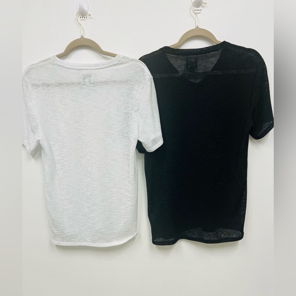GUESS Men's V-Neck Tee Bundle - Set of 2 (Black & White) Size M - Picture 10 of 13
